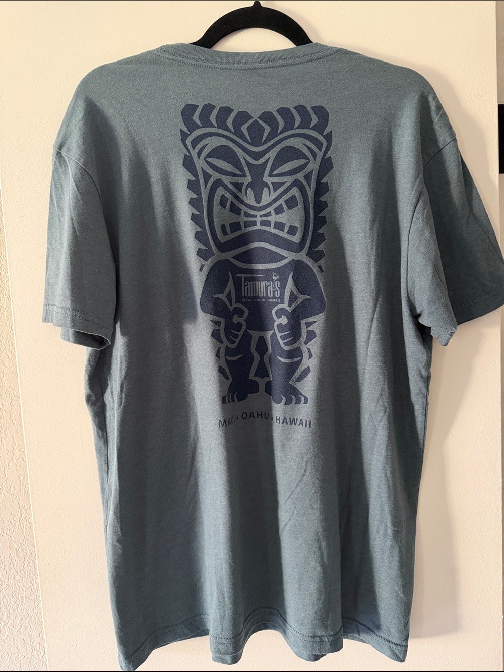 Men's Crew Neck T-Shirt in Slate Blue with Tiki Graphic Tamuras Maui Oahu - Picture 3 of 3
